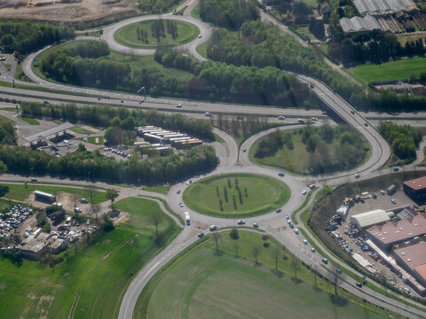 vue a&eacute;rienne d'un &eacute;changeur &agrave; Houdan dans les Yvelines en France