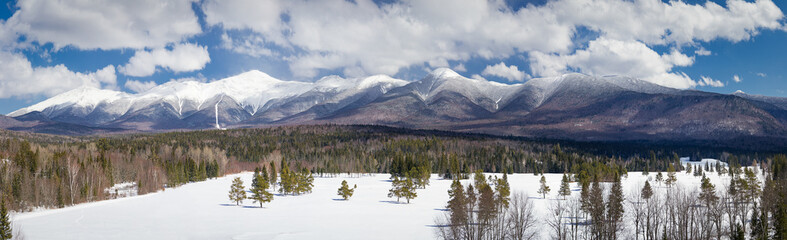 A beautiful panorama of the Presidential Mountain range in New Hampshire