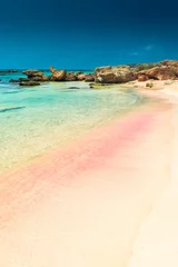 Foto op Aluminium Elafonissi Strand, Kreta, Griekenland Verbazingwekkend roze zandstrand met kristalhelder water in Elafonissi Beach, Kreta, Griekenland