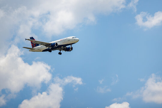 ORLANDO, FLORIDA - JUNE 29, 2022 : Delta Airlines Airbus A319 commercial jet airplane in flight shortly before landing at the Orlando International Airport (MCO).