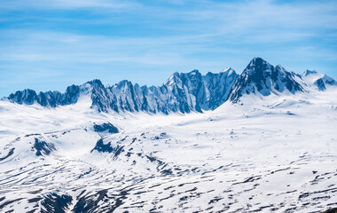 Fototapeta na wymiar View of majestic and jagged mountains of Thompson Pass near Valdez in Alaska