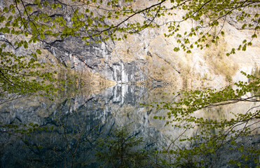 Obraz na płótnie Canvas Rock mountain reflected on a lake 