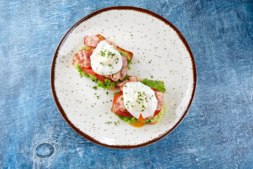 poached eggs on the toasts