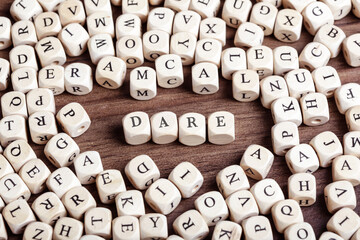 Dare, letter dices word