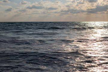 Obraz premium Seascape at sunset. Dark sky