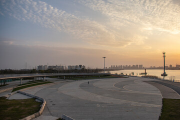 Fototapeta premium Sunset over Huangpu river in Shanghai city