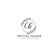 Obraz premium Initial letter GE handwriting with floral frame template