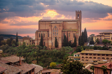 Fototapeta premium Basilica di San Domenico, Siena. Basilica di San Domenico under rain. Panoramic town view. Italy, Tuscany.