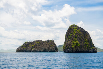 Fototapeta na wymiar El Nido en la isla de Pinagbuyutan, vistas naturales del paisaje kárstico, acantilados. Palawan, Philippines. Viajes de aventura.