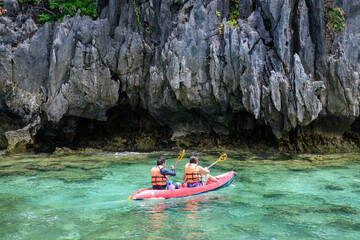 Kayak, Piragüïsmo en El Nido en la isla de Pinagbuyutan, vistas naturales del paisaje kárstico,...