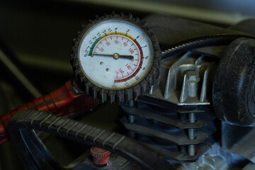 pressure gauge on the compressor, pressure sensor