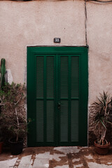 kamienica, uliczka, alcudia, mallorca, majorka, baleary, wyspa, zabytek, kamień, valldemossa, monstera, klimat, uliczka, rośliny, kultura, religia, wyspy, wakacje, historia, okiennice, okno, hiszpania © Maja