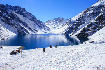 Fototapeta Ski in chile on a sunny day with lots of snow. South America. obraz