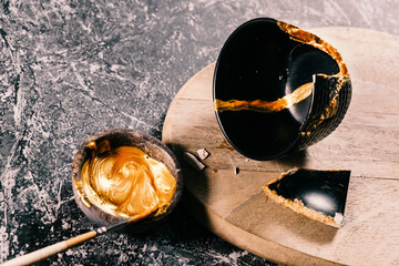 Bowl with a golden ointment to repair a pottery for the practice of kintsugi art. - obrazy, fototapety, plakaty