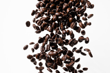 落下するコーヒー豆