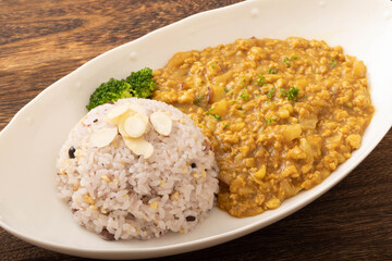 十六穀米とさつまいものキーマカレー