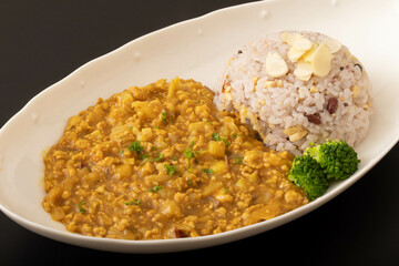 十六穀米とさつまいものキーマカレー