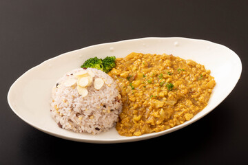 十六穀米とさつまいものキーマカレー