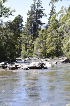 rocas en el rio