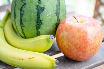 フルーツ　スイカとりんごとバナナ