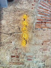tacos aviso neon