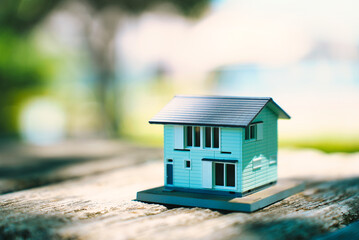 Obraz na płótnie Canvas 住宅模型と緑背景