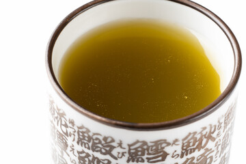 お茶の入った湯呑み