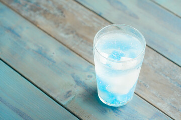 涼しげな琥珀糖ソーダ