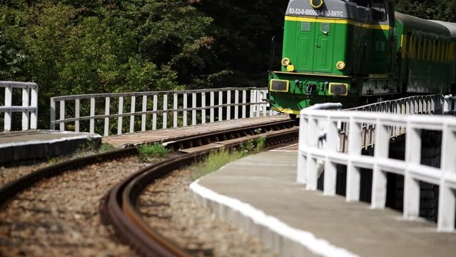 Diesel locomotive crosses the feroviar bridge