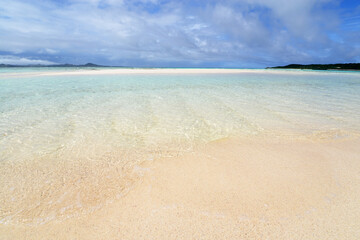Fototapeta na wymiar 沖縄のきれいな海の風景