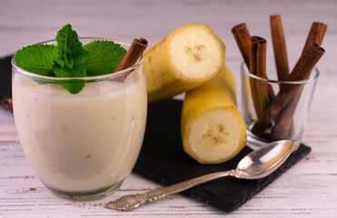 Banana dessert with cinnamon in a glass. banana parfait
