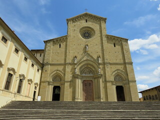 facciata della Cattedrale dei Santi Pietro e Donato, Duomo, Arezzo, Toscana, Italia