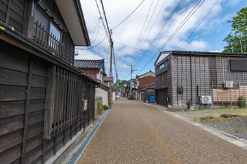 【新潟県出雲崎町】4kimに及ぶ出雲崎町の妻入りの街並みは今も大切に保存されている。