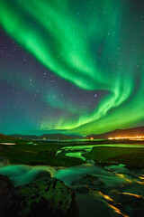 Prachtige aurora die danst boven Snaefellsnes National Park-IJsland, beeldruis door hoge ISO