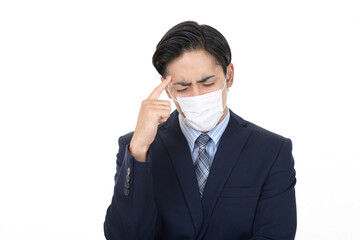 マスクをする男性