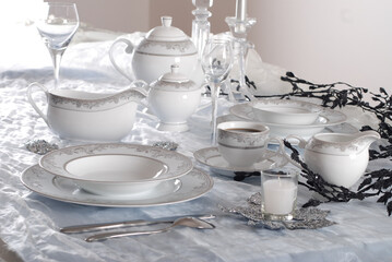 Luxury china dinnerware. Elegant golden design porcelain dishes.