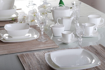 Luxury china dinnerware. Elegant golden design porcelain dishes.