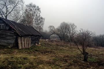 Fototapeta na wymiar old wooden house in the garden