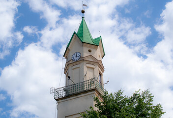 Fototapeta na wymiar town hall tower with clock