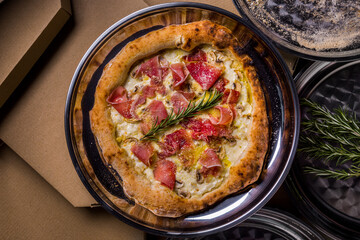 Pizza with prosciutto cheese