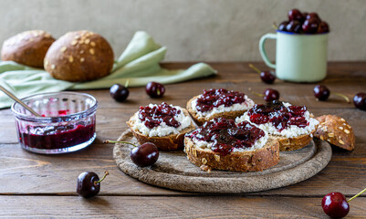 Bruschettas with ricotta and sweet cherry jam
