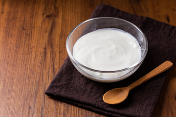 テーブルの上のヨーグルト