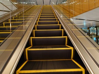 Obraz premium escalator in the airport