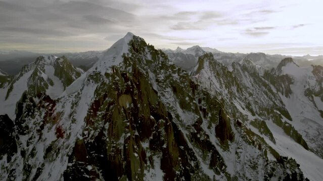 Schneebedeckte Berge der Anden