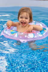Fototapeta na wymiar beautiful happy girl in the pool