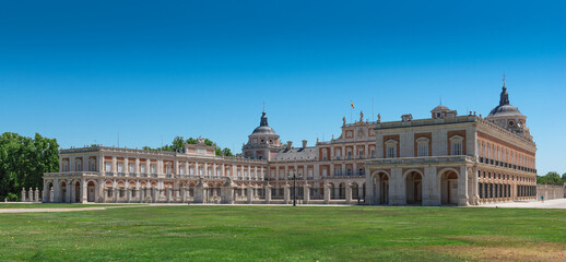 Fototapeta na wymiar Palacio Real de Aranjuez, visto desde el lateral derecho. Comunidad de Madrid.