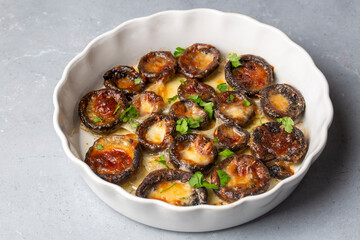 Cheddar Cheese on Baked Chestnut Mushrooms (Turkish name; peynirli mantar)