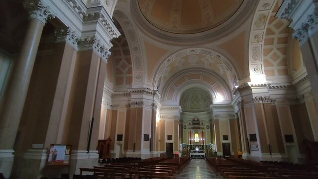 Benevento - Panoramica interna della Chiesa della Madonna delle Grazie