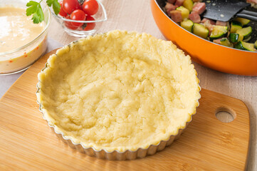 タルト型に伸ばした生地