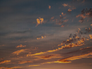 Wolkenhimmel nach Sonnenuntergang